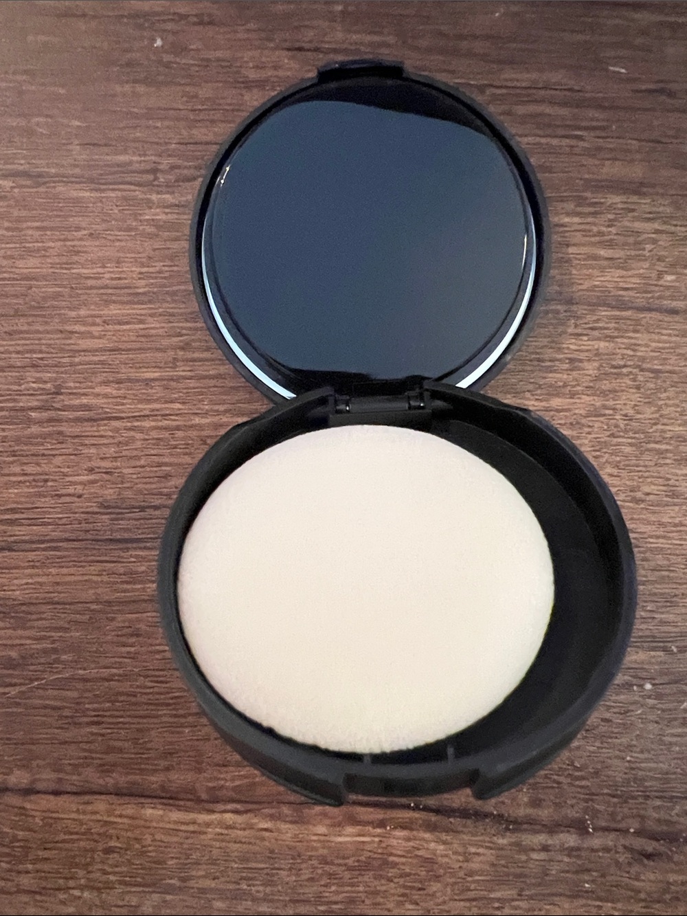 bareMinerals Pressed Setting Powder Compact - Black - Picture 5 of 5